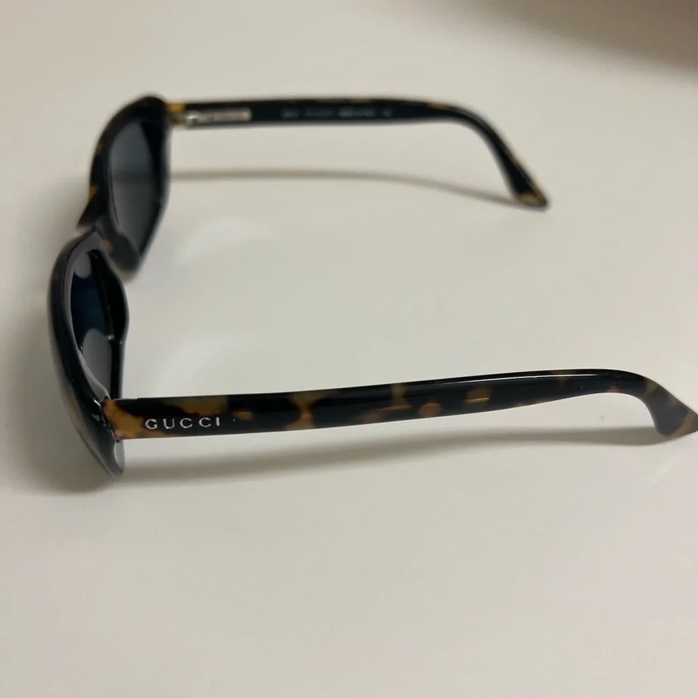 Gucci Unisex Sunglasses. Flawless. - Picture 2 of 5